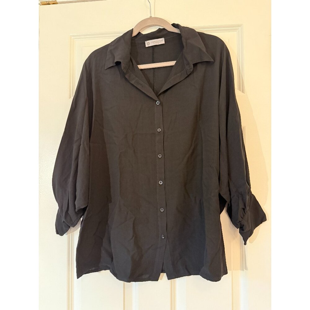 Cobblestone Living dolman sleeve shirt, one size fits most.